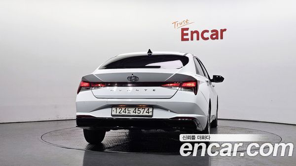 Hyundai Elantra 2022, фото 4