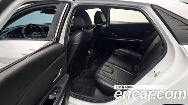 Hyundai Elantra 2022, фото 11