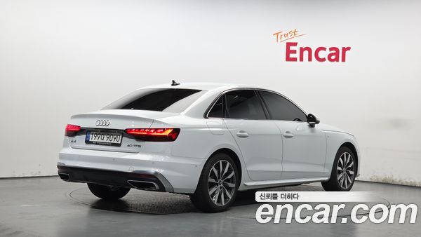 Audi A4 2023, фото 2