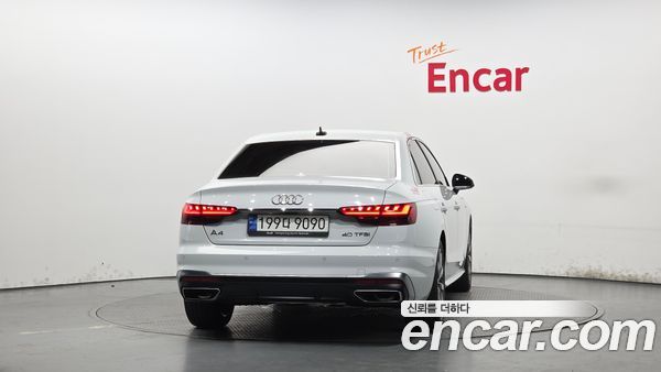 Audi A4 2023, фото 4