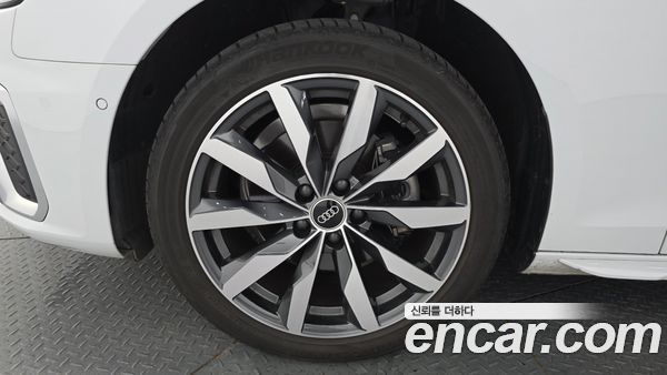 Audi A4 2023, фото 5