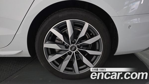 Audi A4 2023, фото 7