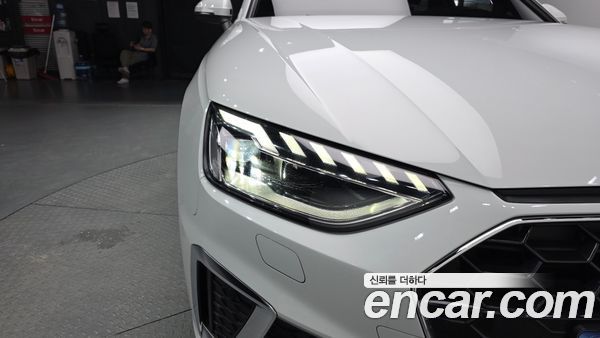 Audi A4 2023, фото 8