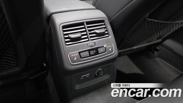 Audi A4 2023, фото 32