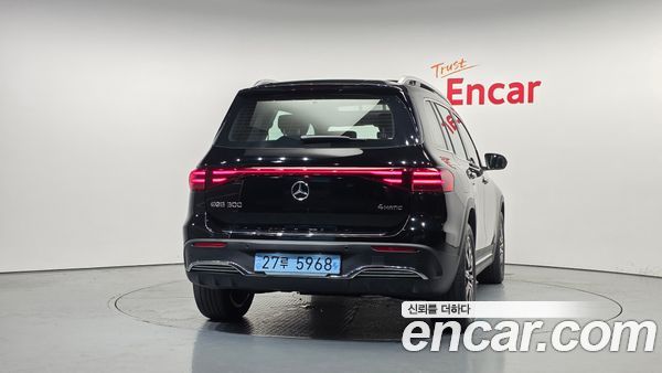 Mercedes-Benz EQB 2026, фото 4