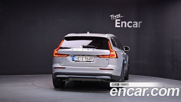 Volvo V60 2023, фото 4