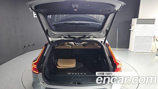 Volvo V60 2023, фото 20