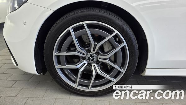 Mercedes-Benz E-Class 2022, фото 5