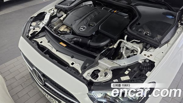 Mercedes-Benz E-Class 2022, фото 6