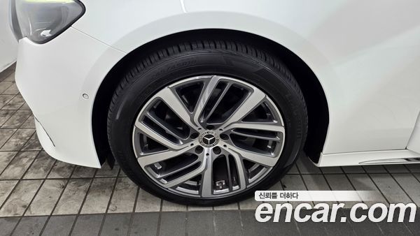 Mercedes-Benz E-Class 2024, фото 5