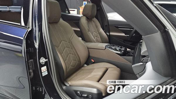 BMW 5 Series 2024, фото 10