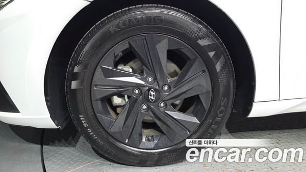 Hyundai Elantra 2023, фото 5