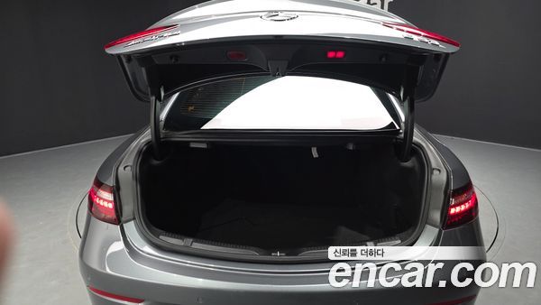 Mercedes-Benz E-Class 2021, фото 26