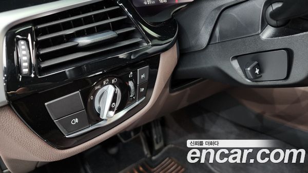 BMW 5 Series 2021, фото 20