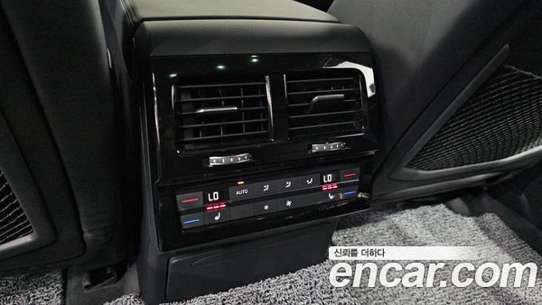 Volkswagen Touareg 2023, фото 31