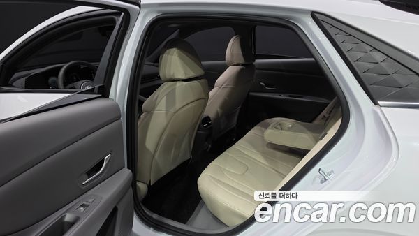Hyundai Elantra 2025, фото 16