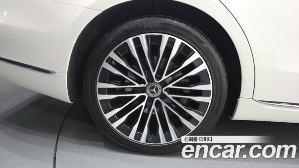 Mercedes-Benz S-Class 2023, фото 5