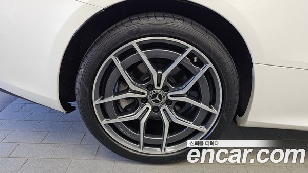 Mercedes-Benz E-Class 2023, фото 5