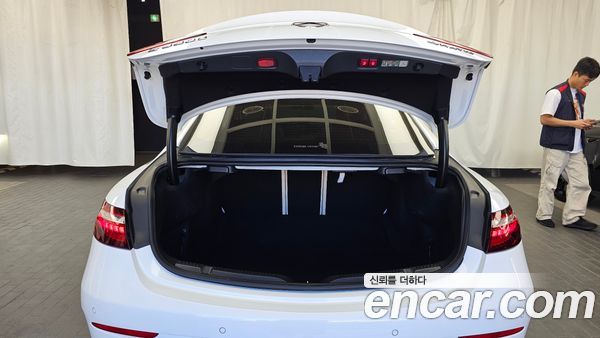 Mercedes-Benz E-Class 2023, фото 20