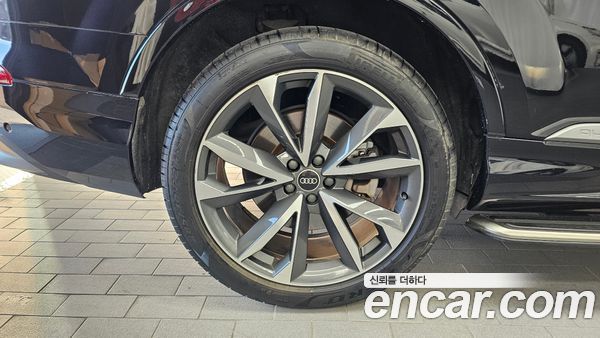 Audi Q7 2021, фото 5