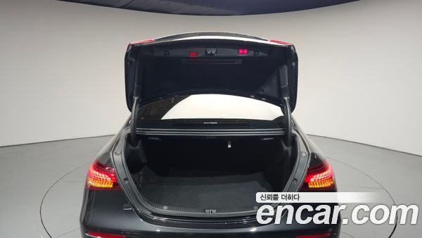 Mercedes-Benz E-Class 2021, фото 28