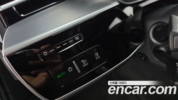 Audi A8 2023, фото 29
