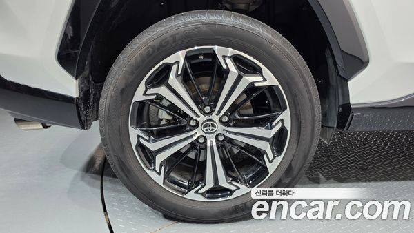 Toyota RAV4 2025, фото 5