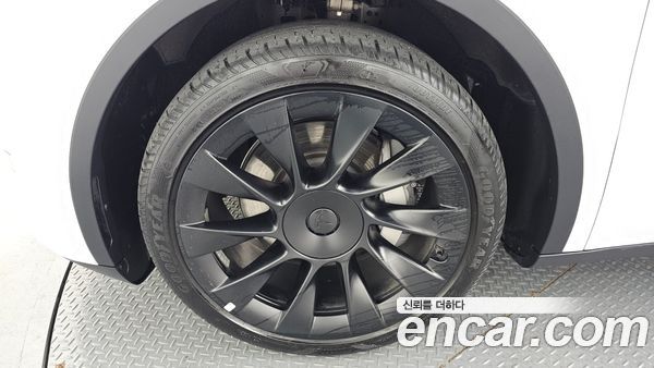 Tesla Model Y 2024, фото 4
