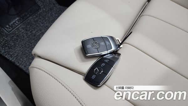 Mercedes-Benz GLB 2023, фото 29