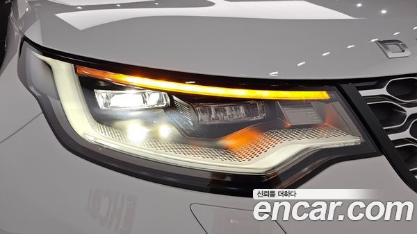Land Rover Discovery 2023, фото 8