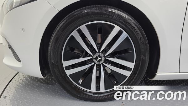 Mercedes-Benz A-Class 2022, фото 5