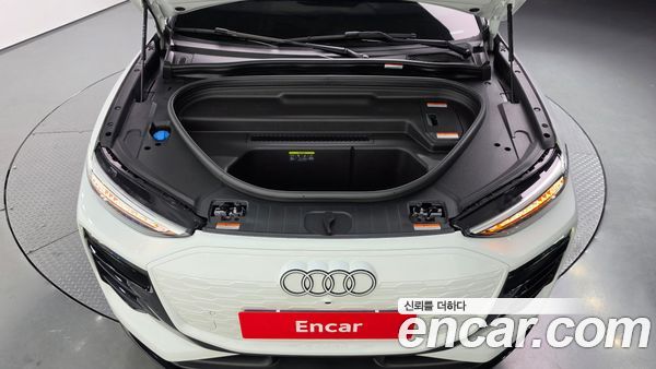 Audi Q6 e-tron 2025, фото 5
