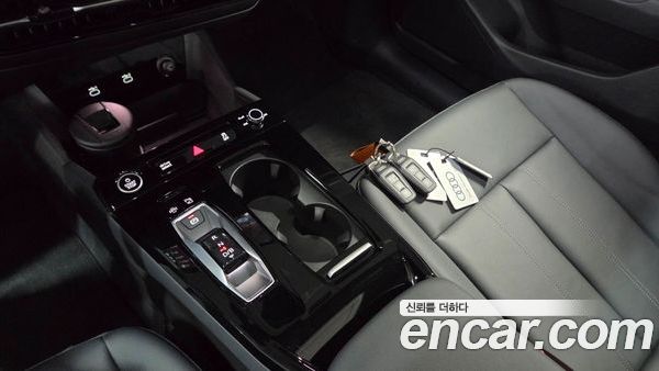 Audi Q6 e-tron 2025, фото 11