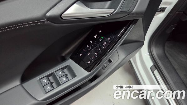 Audi Q6 e-tron 2025, фото 17
