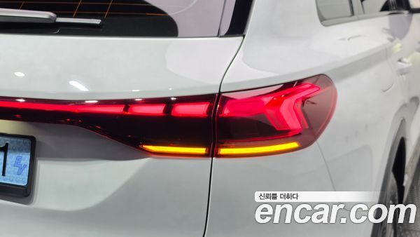 Audi Q6 e-tron 2025, фото 8