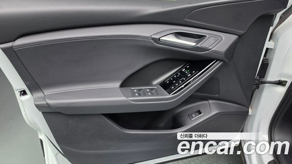 Audi Q6 e-tron 2025, фото 13