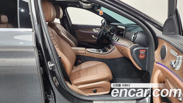 Mercedes-Benz E-Class 2022, фото 16