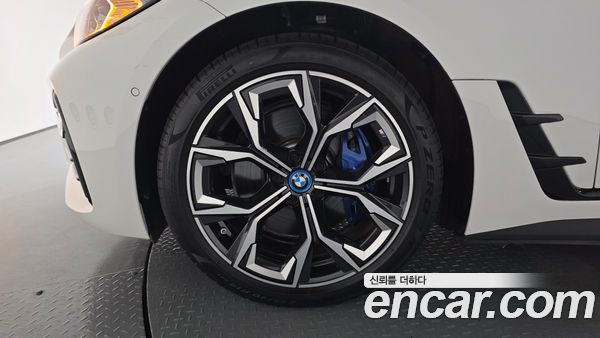 BMW i4 2024, фото 4