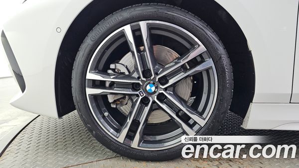 BMW 1 Series 2024, фото 5