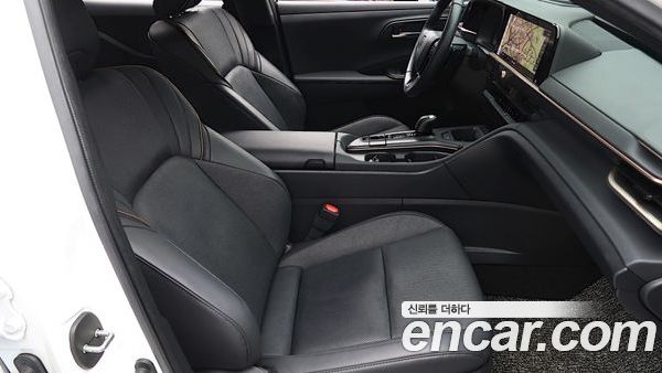 Toyota Crown 2023, фото 8