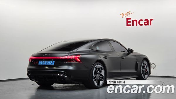 Audi RS e-tron GT 2022, фото 2