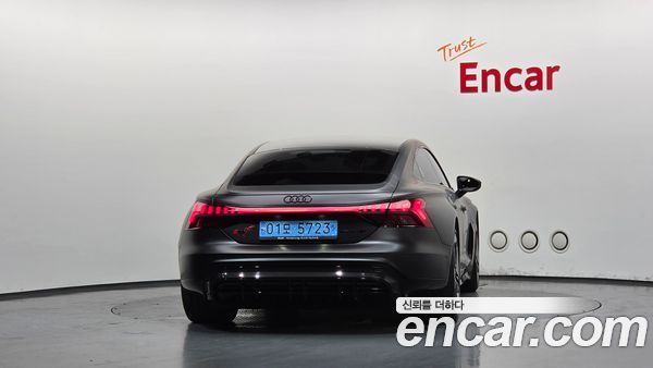 Audi RS e-tron GT 2022, фото 4