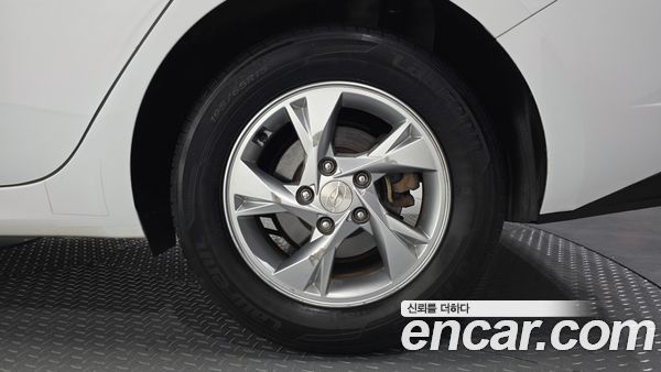 Hyundai Elantra 2021, фото 7