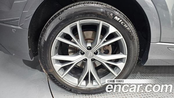 Audi Q8 2021, фото 5