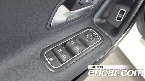 Mercedes-Benz A-Class 2020, фото 30