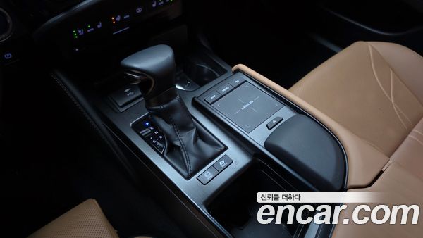 Lexus ES 2022, фото 9