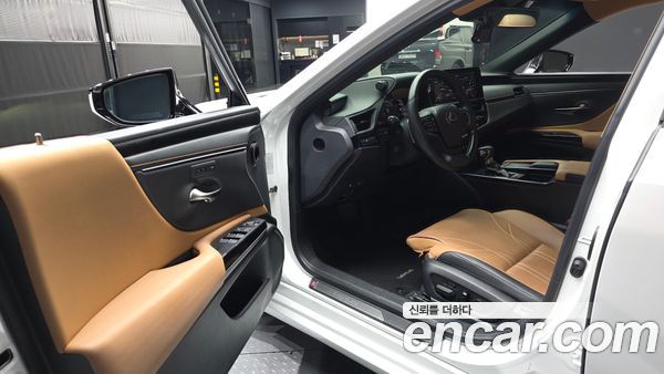 Lexus ES 2022, фото 10