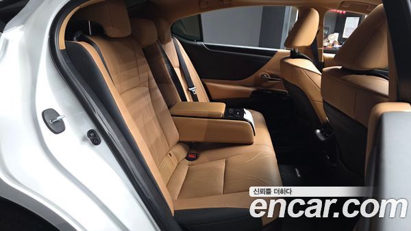 Lexus ES 2022, фото 12