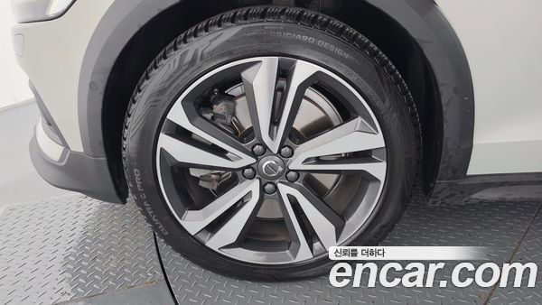 Volvo V60 2021, фото 4