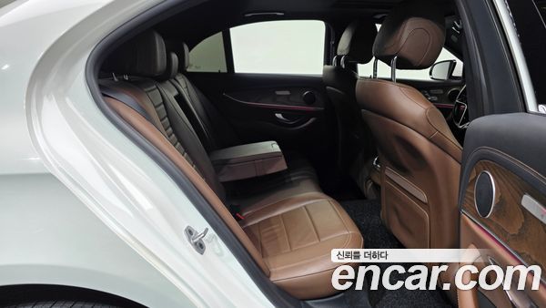 Mercedes-Benz E-Class 2021, фото 12